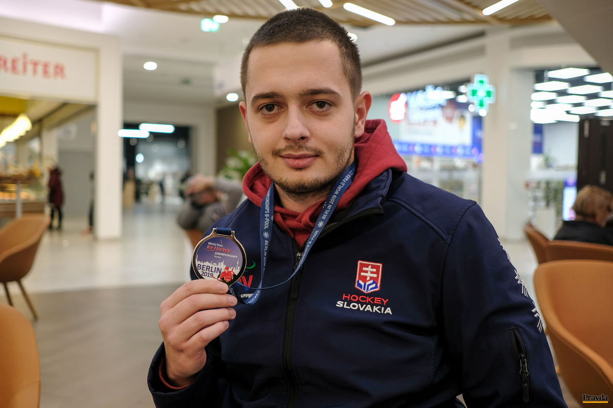 Martin Joppa so striebornou medailou z...