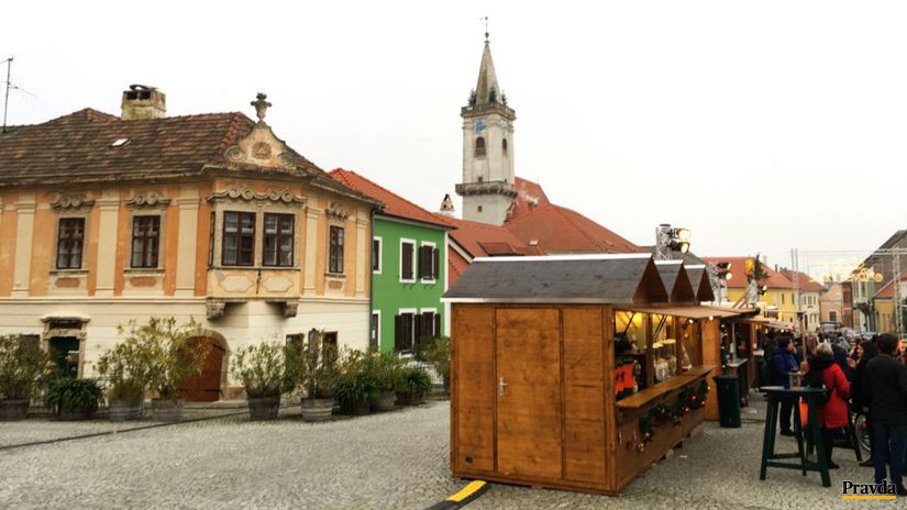 Atmosféra na adventnom námestí v Ruste.