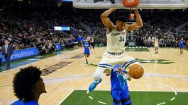 Milwaukee dominuje. Antetokounmpo prikladá pod kotol 