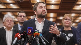 Blahove statusy búria politické aj akademické vody