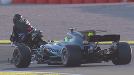 F1 vs. MotoGP. Hamilton a Rossi si vymenili stroje