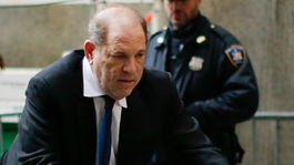 Weinstein sa dohodol: Obetiam zaplatí milióny (nič v z vlastného vrecka)!