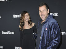 Manželia Jackie Sandler a Adam Sandler na premiére filmu Uncut Gems.