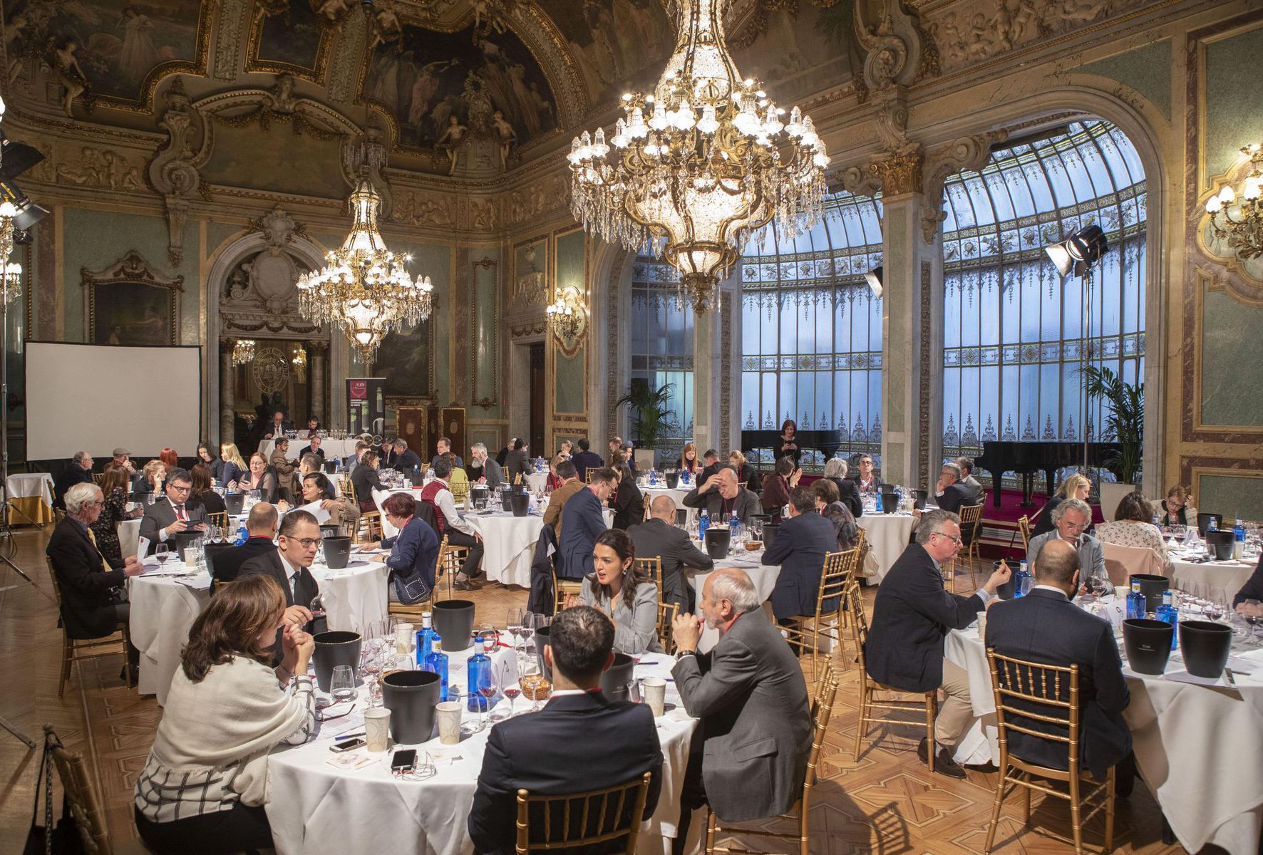 Degustácia vín v elegantnom Casino de Madrid -...