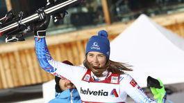 NÁZOR: Na jednej nohe