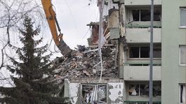 Firma začala s odvozom sutín bytového domu na Mukačevskej ulici