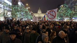 Zeman rokoval s Babišom, proti ktorému sa v Prahe konal ďalší protest