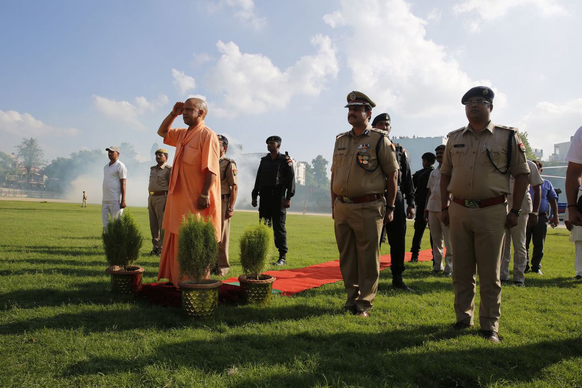 Na snímke je symbolický slávnostný začiatok...