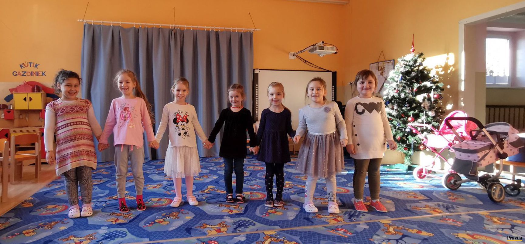 Lia (v strede) nakreslila víťazný obrázok...