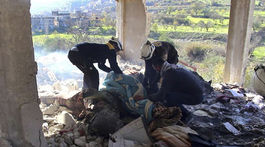 Najmenej 14 ľudí zomrelo pri ostreľovaní a náletoch v sýrskej provincii Idlib 