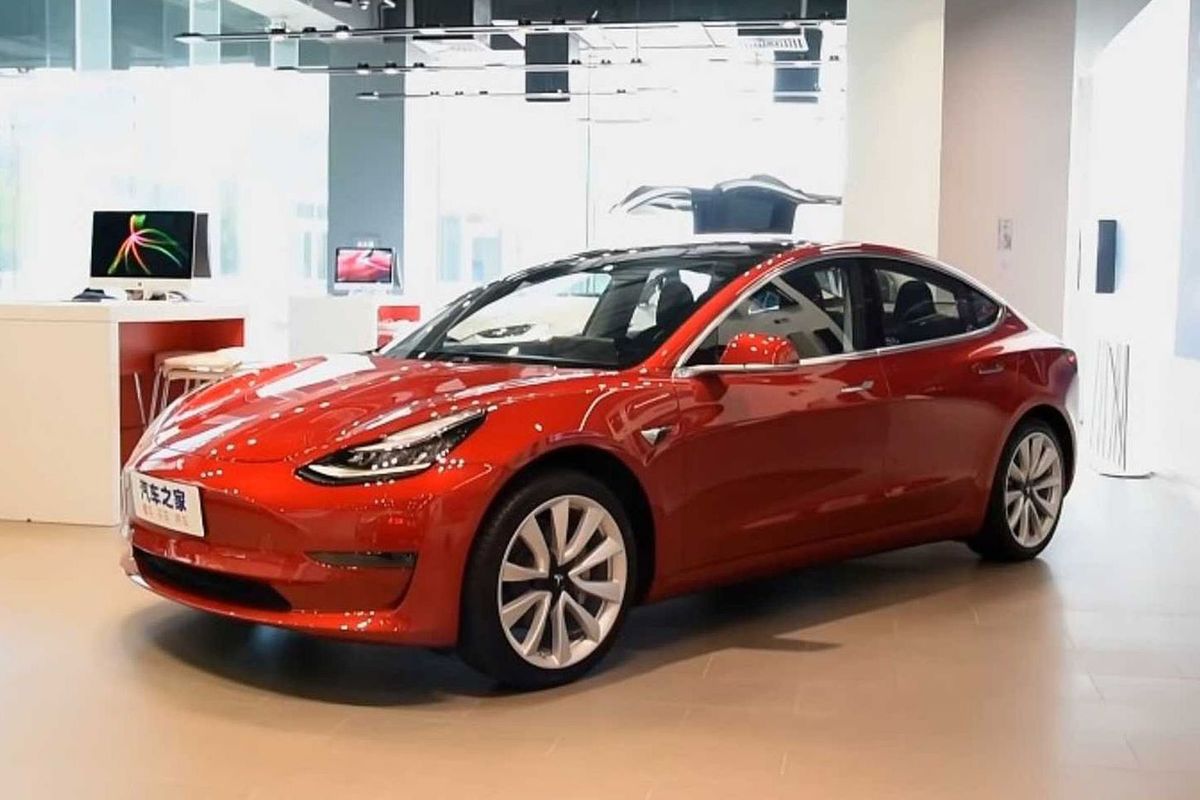 Na začiatku to Tesla 3 nemala ľahké. Nábeh...