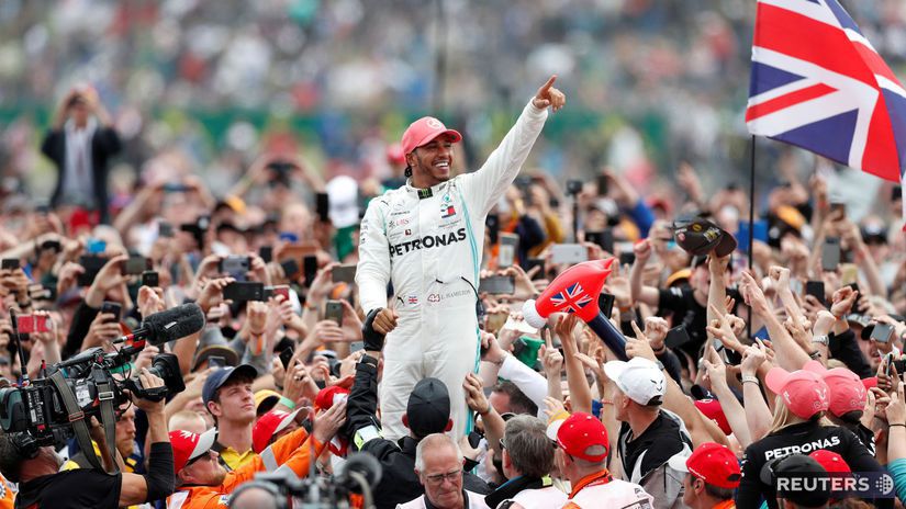 10. Lewis Hamilton (F1) - 400 mil. dolárov.