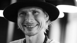 Režisér Mike Satori (Vasilko Kele)