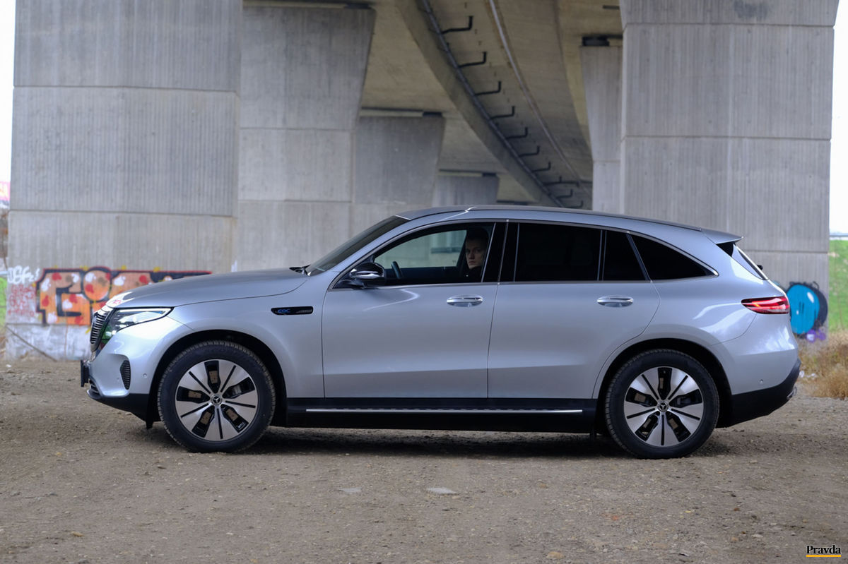 Mercedes EQC je dlhý 4 761 mm.