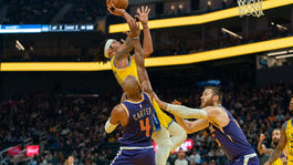 Golden State napriek zraneniam hviezd vo forme. Antetokounmpo odpočíval 