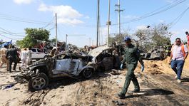 Pri bombovom útoku v Mogadiše zahynulo takmer 100 ľudí