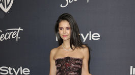 Herečka Nina Dobrev sa objavila na párty v šatách Dior. 