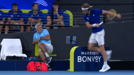 Grécka tragikomédia. Nazlostený Tsitsipas zranil otca, mama mu vynadala