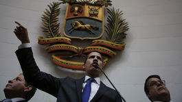 Guaidó zložil aj napriek zásahu armády prísahu ako predseda parlamentu