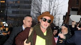 Od fešáka v gala na míle ďaleko! V čom to Brad Pitt dorazil do New Yorku?