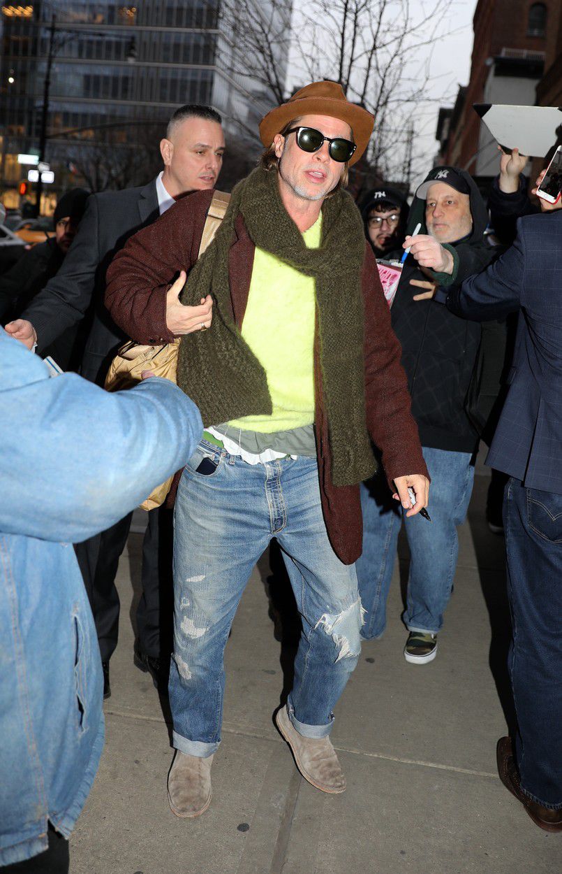 Herec Brad Pitt počas príchodu do svojho hotela...