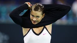 Muži vytláčajú ženy von. Šarapovová hrala na secondhandovom turnaji