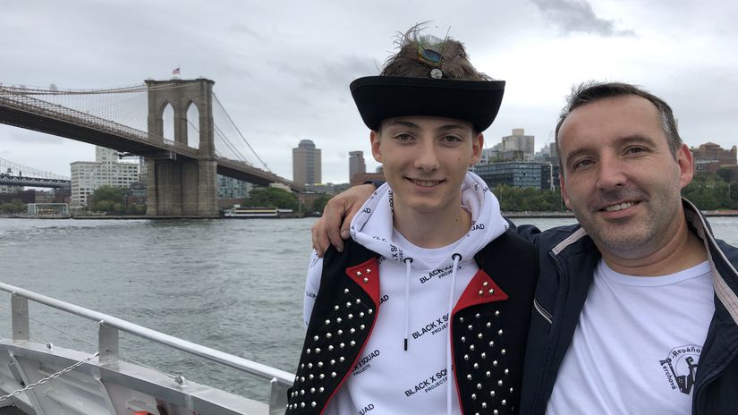 Na turné po USA a Kanade Martina sprevádzal otec.