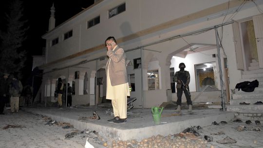 Výbuch v pakistanskej mešite si vyžiadal najmenej 10 obetí
