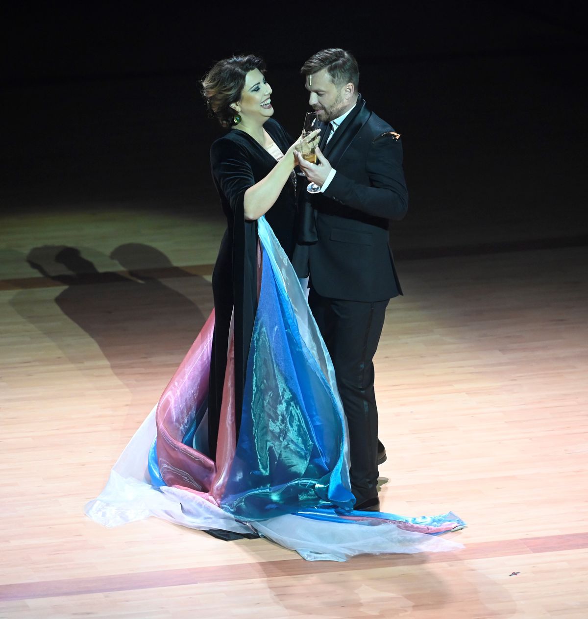 Úvodnému ceremoniálu dominovalo operné spojenie...