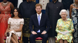 Záber z roku 2018. Britská kráľovná Alžbeta II. v spoločnosti svojho vnuka Harryho a jeho manželky Meghan, vojvodu a vojvodkyne zo Sussexu.