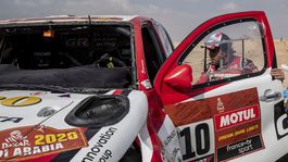 Toreador krotí duny. Alonsa nezastavili ani kotrmelce