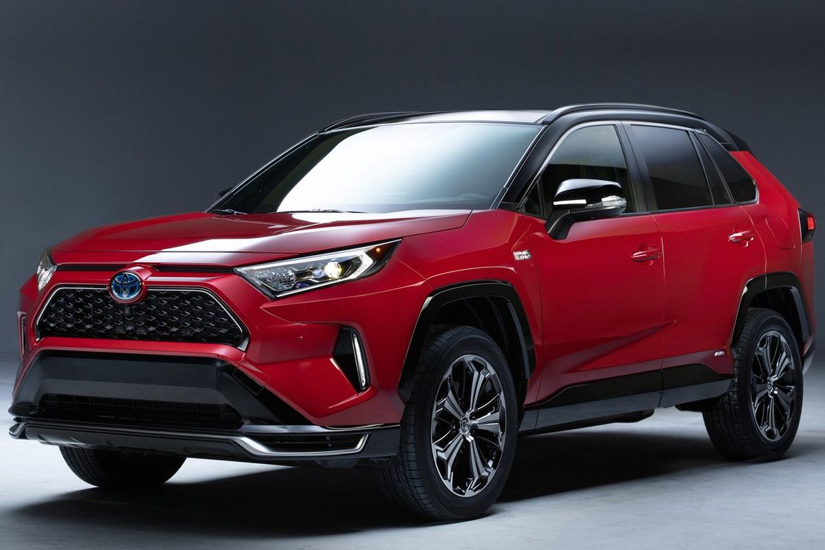 1. miesto: Toyota RAV4 (na foto: plug-in hybrid)