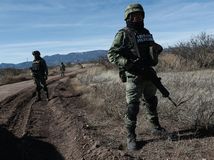 Mexiko / vojak / armáda / hranica /