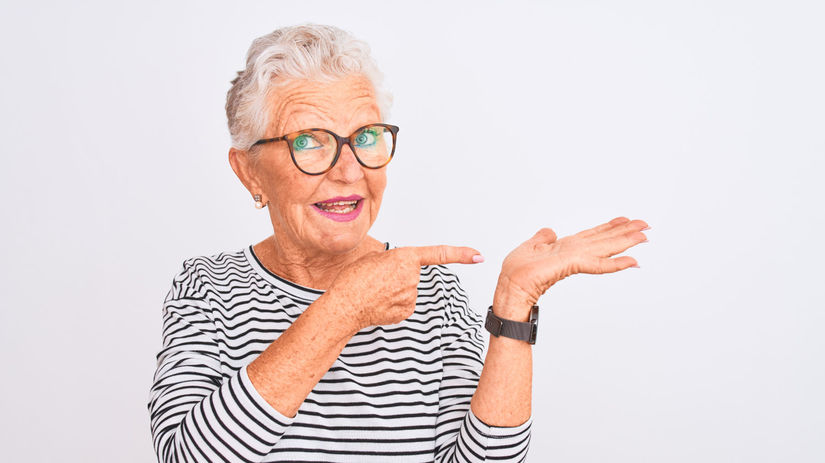 dôchodkyňa, babička, ukazovanie