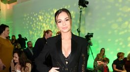 Tehotná Bagárová? Výstrih odvážny, sukňa mikro, to je sexy mamina