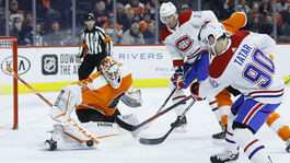 Slovenská noc za morom. Halák čaroval v bránke, Tatar pred ňou