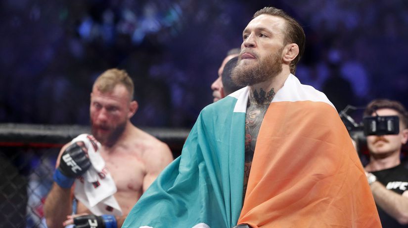 Conor McGregor oslavuje triumf v Las Vegas.