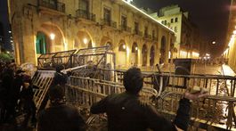 Násilnosti v Libanone si vyžiadali vyše 500 zranených