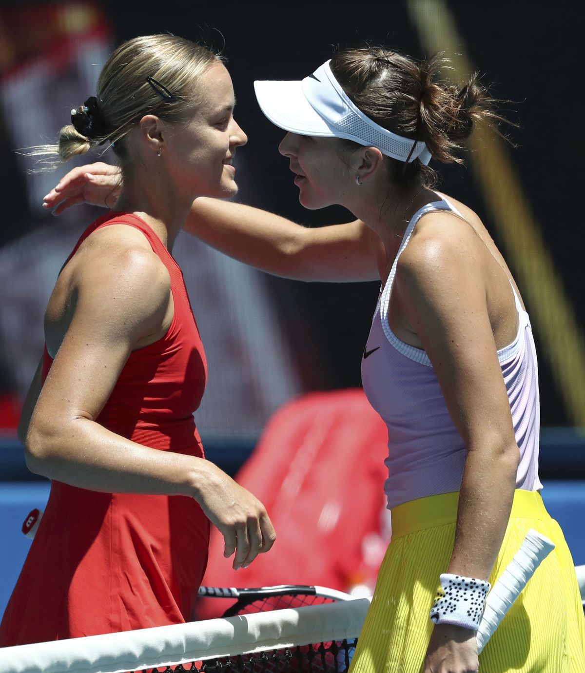 Anna Karolína Schmiedlová (vľavo) a Belinda...