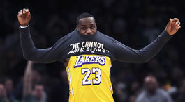 Horší vo všetkom. Lakers utrpeli najťažšiu prehru od Bostonu za 50 rokov