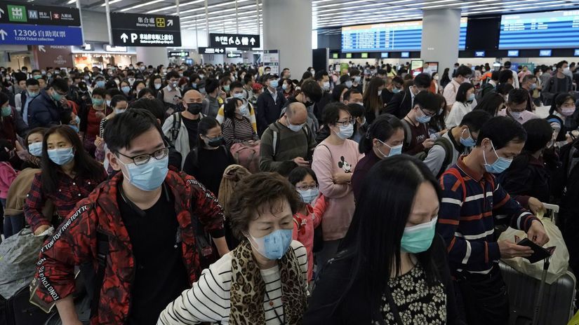 Hong Kong čína, vírus, cestujúci, hala, stanica,
