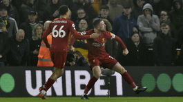 Opäť bližšie k titulu. Liverpool skrotil vlkov až v závere 