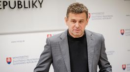 Opití politici vládnu a rečnia, ale neodchádzajú. Sólymos im dal lekciu, myslí si Baránek