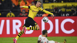 Lipsko zakoplo, Bayern stráca už len bod. Haaland strelil ďalšie dva góly