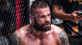 Terminátor je späť. Vémola kopol trénera tak, že odletel