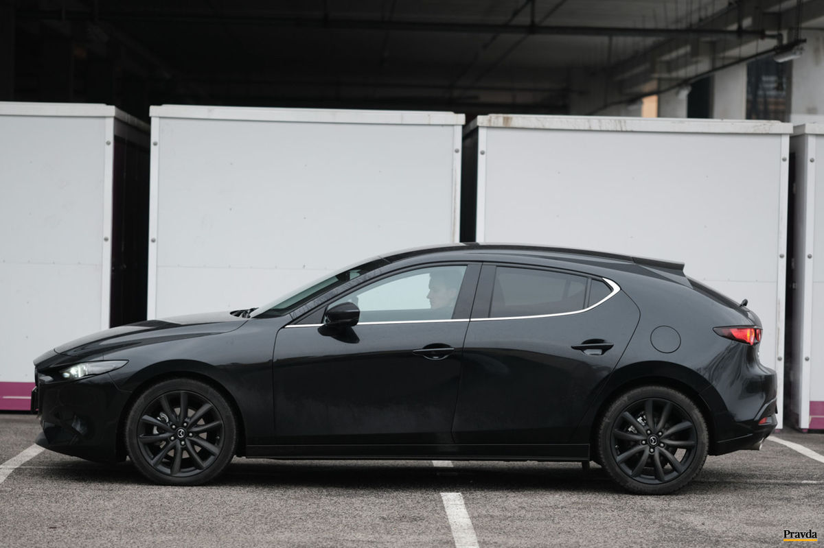 Základná cena Mazdy 3 Skyactiv-X je 24 540 eur.