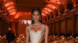 Všetky oči na jej krivky! Krásna Cindy Bruna vystavila ukážkový dekolt