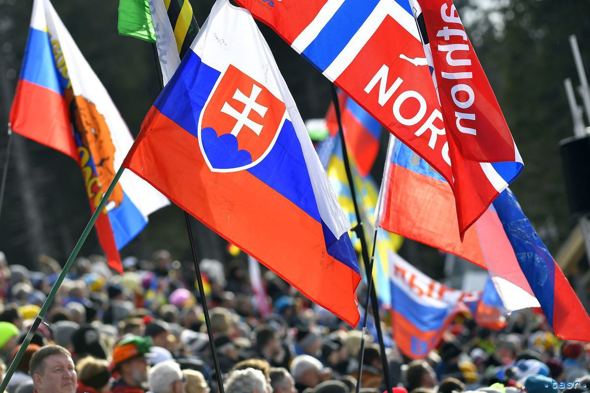 Slovenská vlajka počas biatlonových pretekov v...