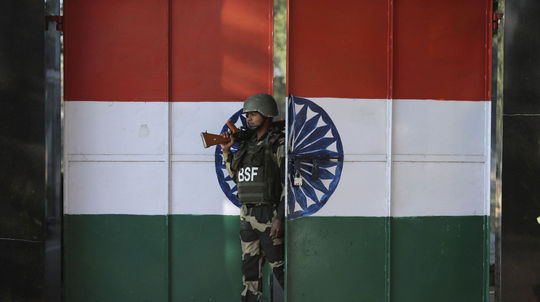 India spustila rozsiahle vojenské cvičenie na čínskych hraniciach. Napätie medzi krajinami sa rozhorelo