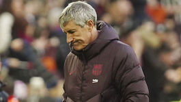 Setiénova Barcelona začína vyzerať zle. Sú veci, ktoré hráči nepochopili, reaguje